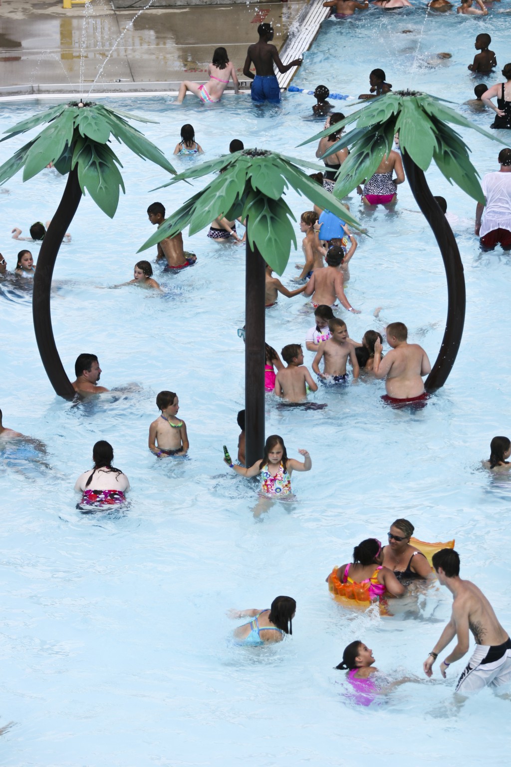 Russell Sims Aquatic Center - Splash Pool (Palm Trees)