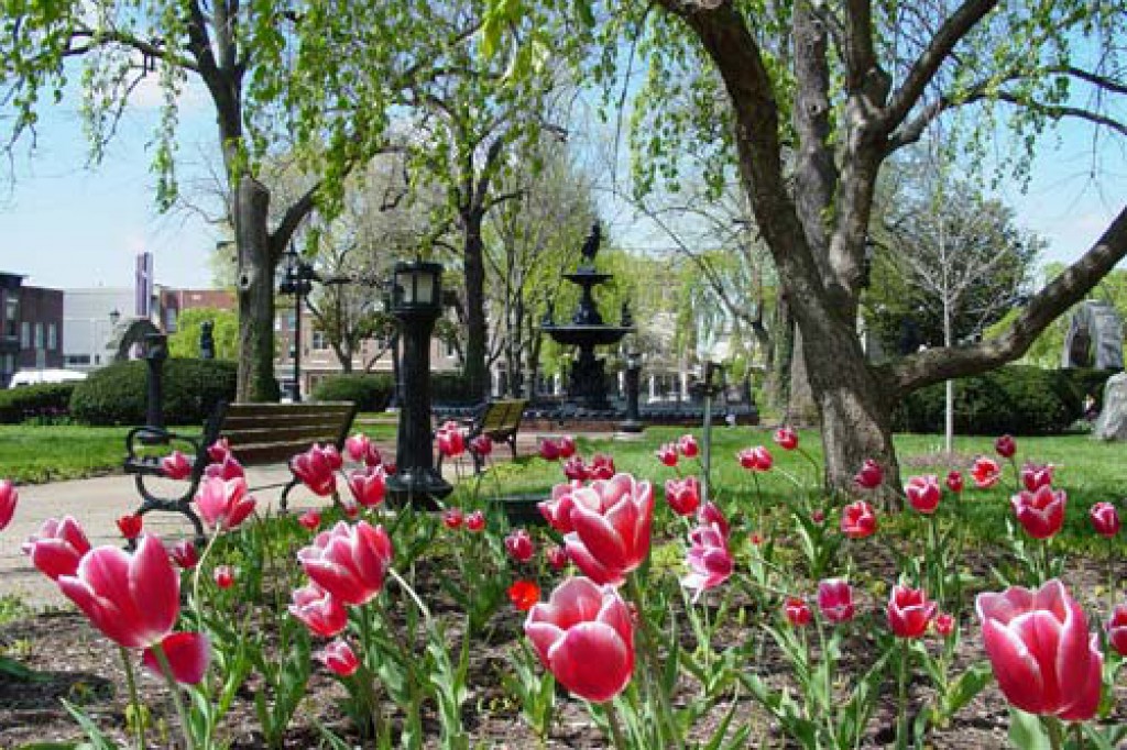 Fountain Square Park in Downtown Bowling Green