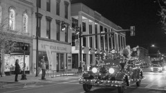 2022 Christmas On College & Downtown Lights Up